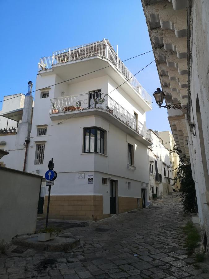 Black & White Matino Exterior photo